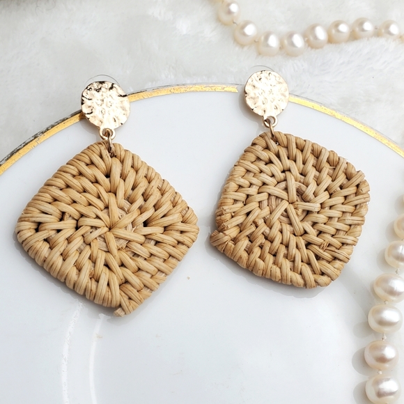 ๐5/$25 Boho Rattan Gold earrings ๐ - Picture 2 of 4